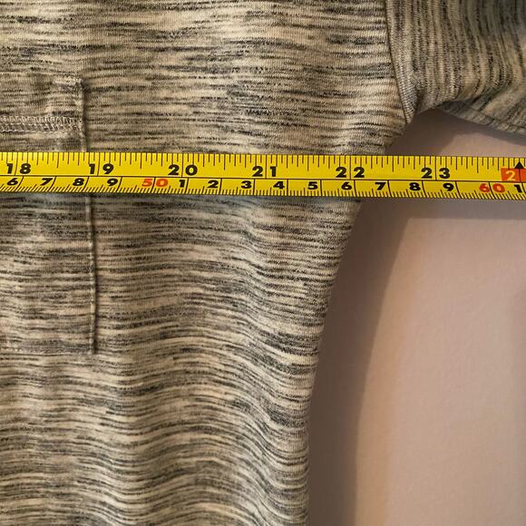 Kuhl Women's size Large Gray Heathered Short Sleeve Shirt Active Gorpcore - Picture 7 of 10